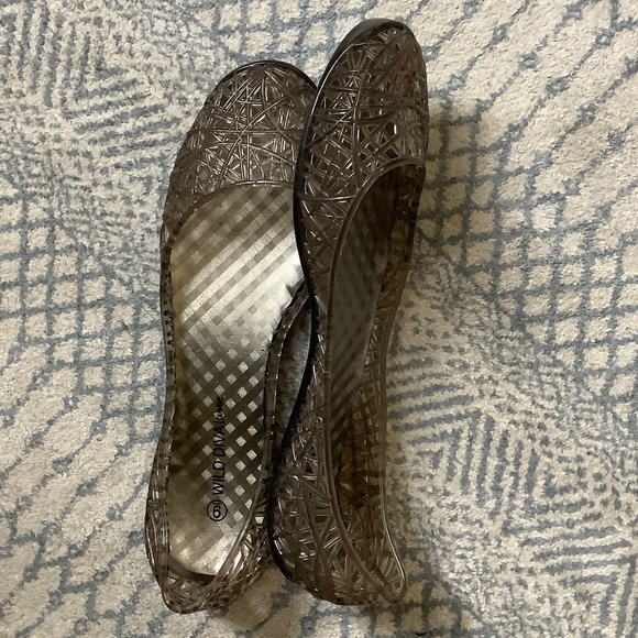 Plastic Wild Diva Slip-on shoe 9 - Picture 2 of 3